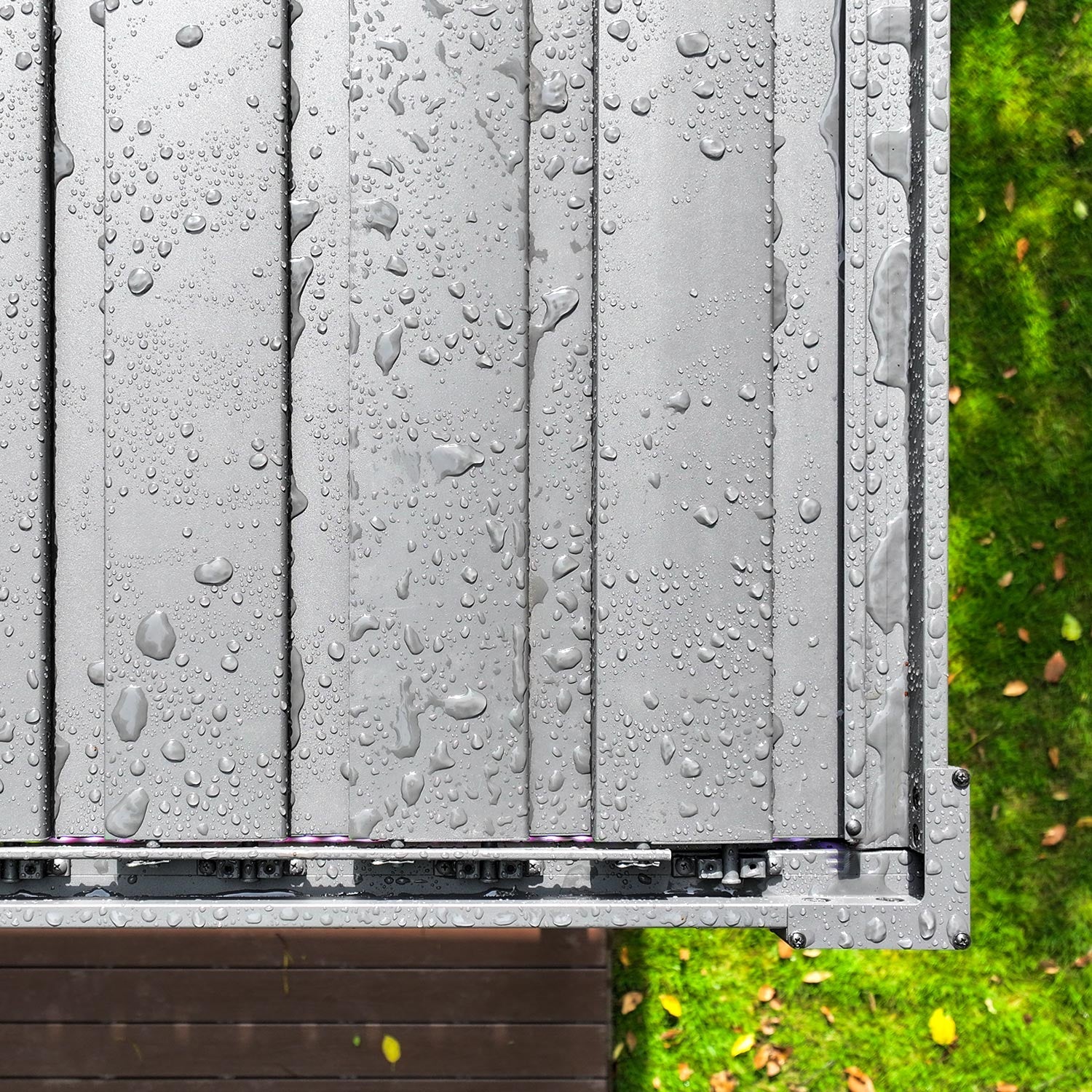 Mirador pergola louver and frame detail showing material construction